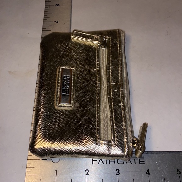 Kenneth Cole change purse - Picture 2 of 6